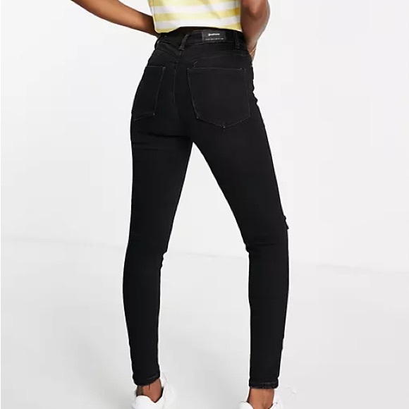 Stradivarius Super High Waisted Skinny Jean with Rip in Black - Picture 2 of 13
